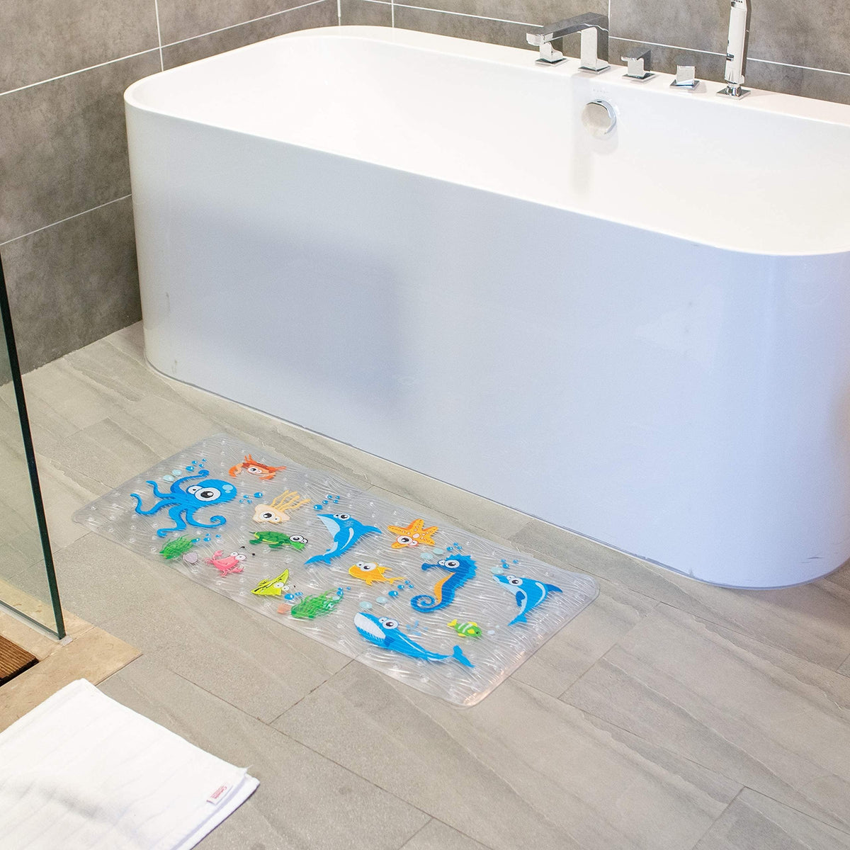 BeeHOMEe kids bath time design supports playful bathing routines.