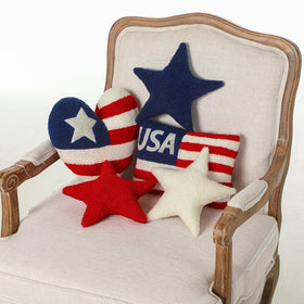 Beeveer patriotic pillow packaging shows a complete five-piece set