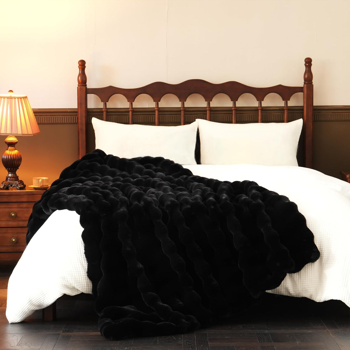 BENVWE black 50x60 throw blanket, versatile for couch and bed.
