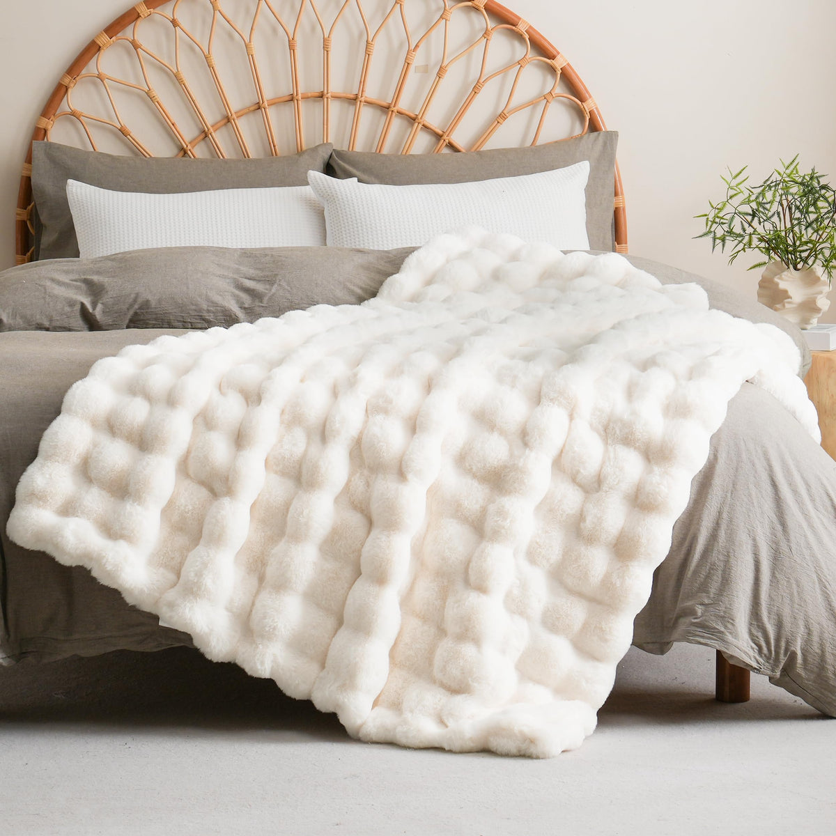 BENVWE cozy nap blanket invites relaxed lounging and comfort.