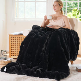 BENVWE double-sided faux fur bubble texture, adds depth and warmth to living spaces.