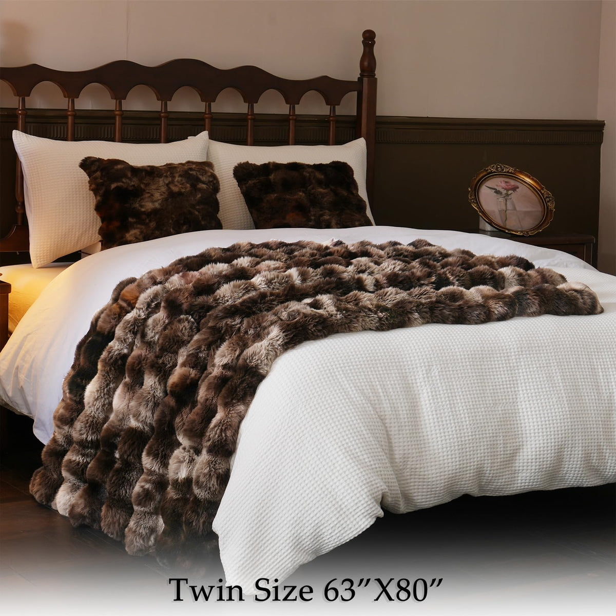 BENVWE elegant throw elevates bedroom and living room decor with soft texture.