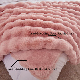 BENVWE anti-shedding weave keeps fur securely in place.