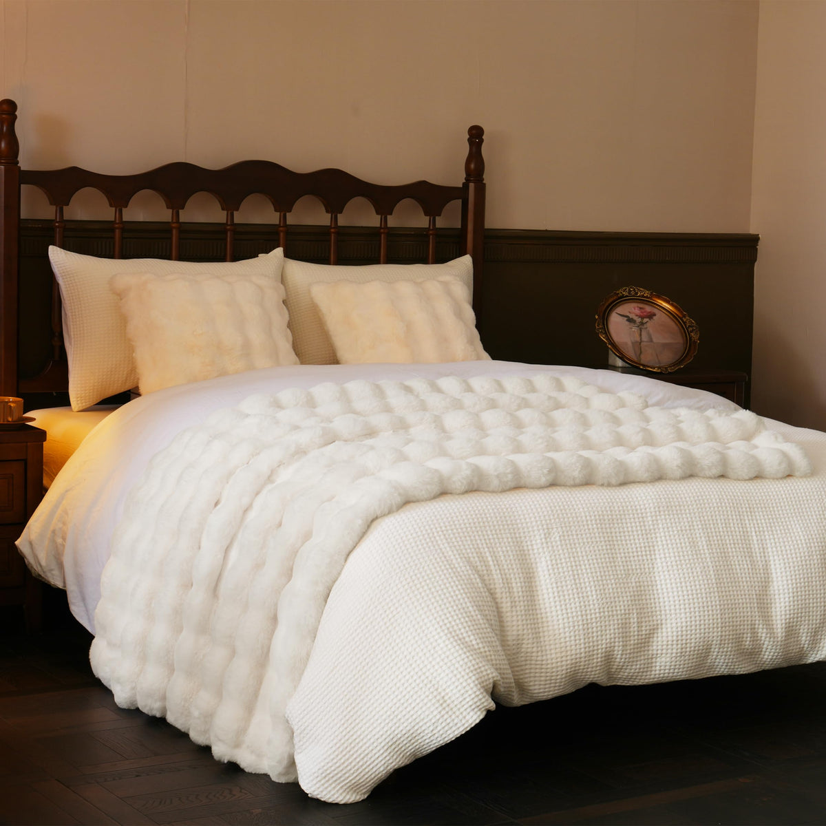 BENVWE cream-white blanket complements neutral bedrooms with warmth