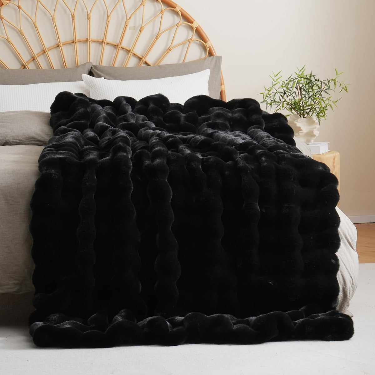 BENVWE gift-ready blanket, ideal for Fathers Day or birthday surprises.