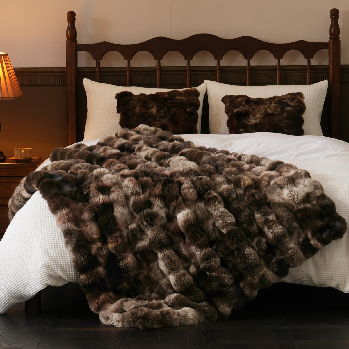 BENVWE gift-ready blanket exudes understated luxury for birthdays or Father's Day.