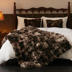 BENVWE gift-ready blanket exudes understated luxury for birthdays or Father's Day.