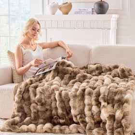 BENVWE gift-worthy faux fur throw suitable for women’s gifts.