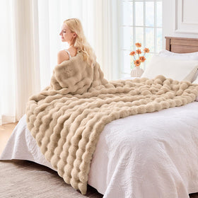 BENVWE mom gift blanket offers warmth and thoughtful care