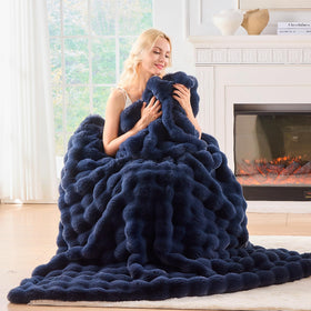 BENVWE navy blue plush throw enhances bedrooms and living rooms