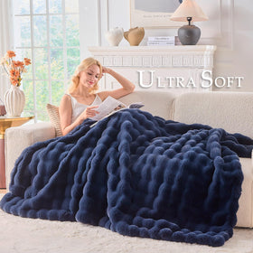 BENVWE soft smooth fur side delivers gentle, luxurious touch for lounging