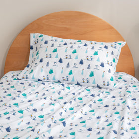 Berkshire Blanket machine-washable Peanuts set keeps colors.