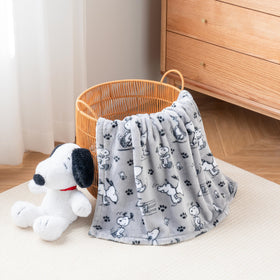 Officially licensed Peanuts product complements kids’ rooms and living spaces.