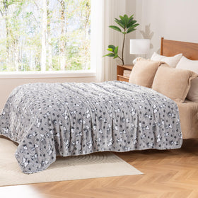 Berkshire Blanket Peanuts poses and paws Grey features playful Snoopy poses for kid-friendly spaces.
