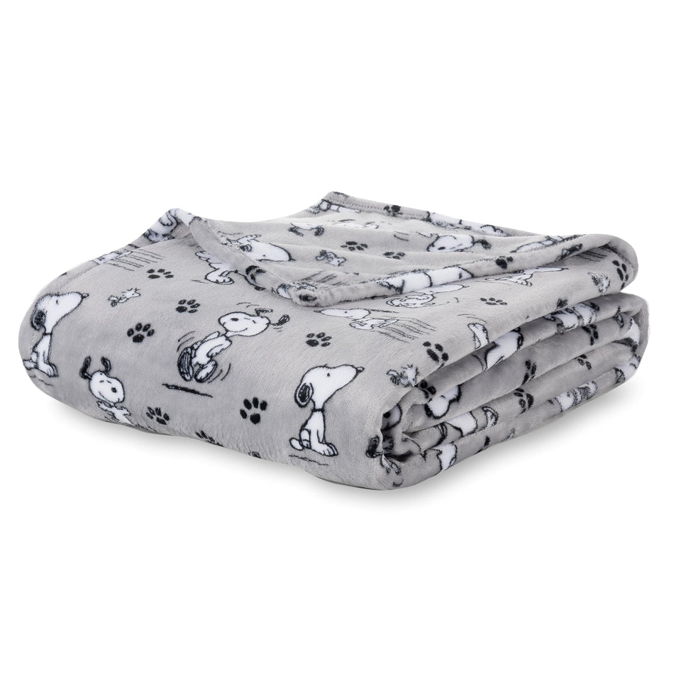 Berkshire Blanket Peanuts Snoopy VelvetLoft blanket offers cozy lounging with iconic character.