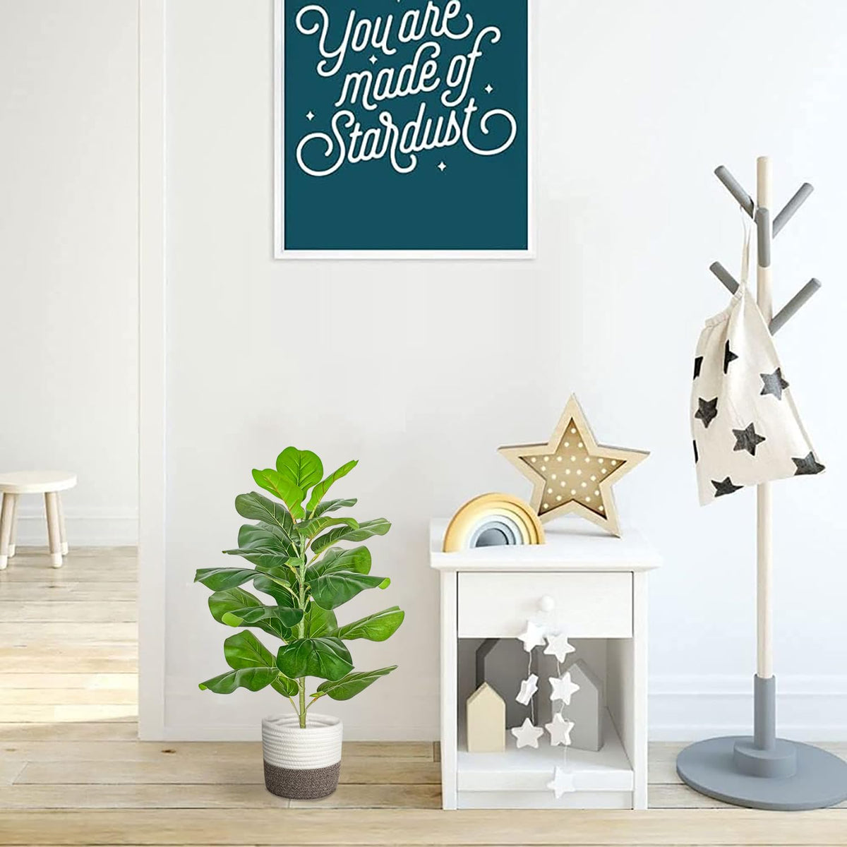 BESAMENATURE home office decor centerpiece with single trunk and lush leaves.