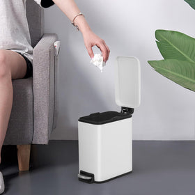 BestOffice trash bin with soft-close lid demonstrated for quiet use.