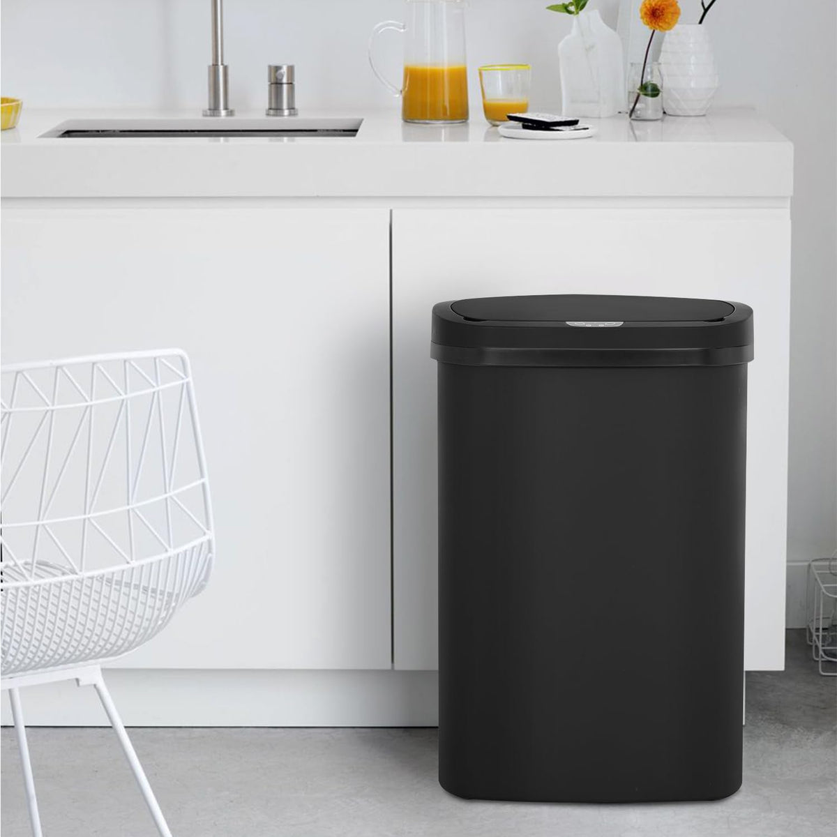 BestOffice trash can demonstrating motion sensor lid opening for quick access.