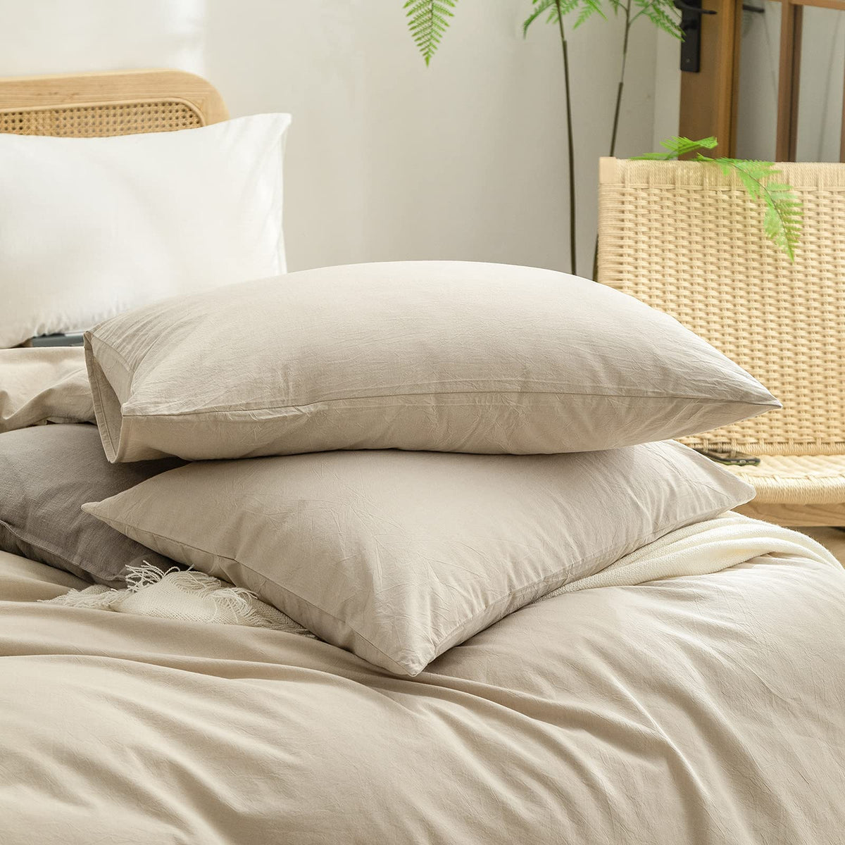 Bestouch bedding set unpacked shows contents and king size presentation