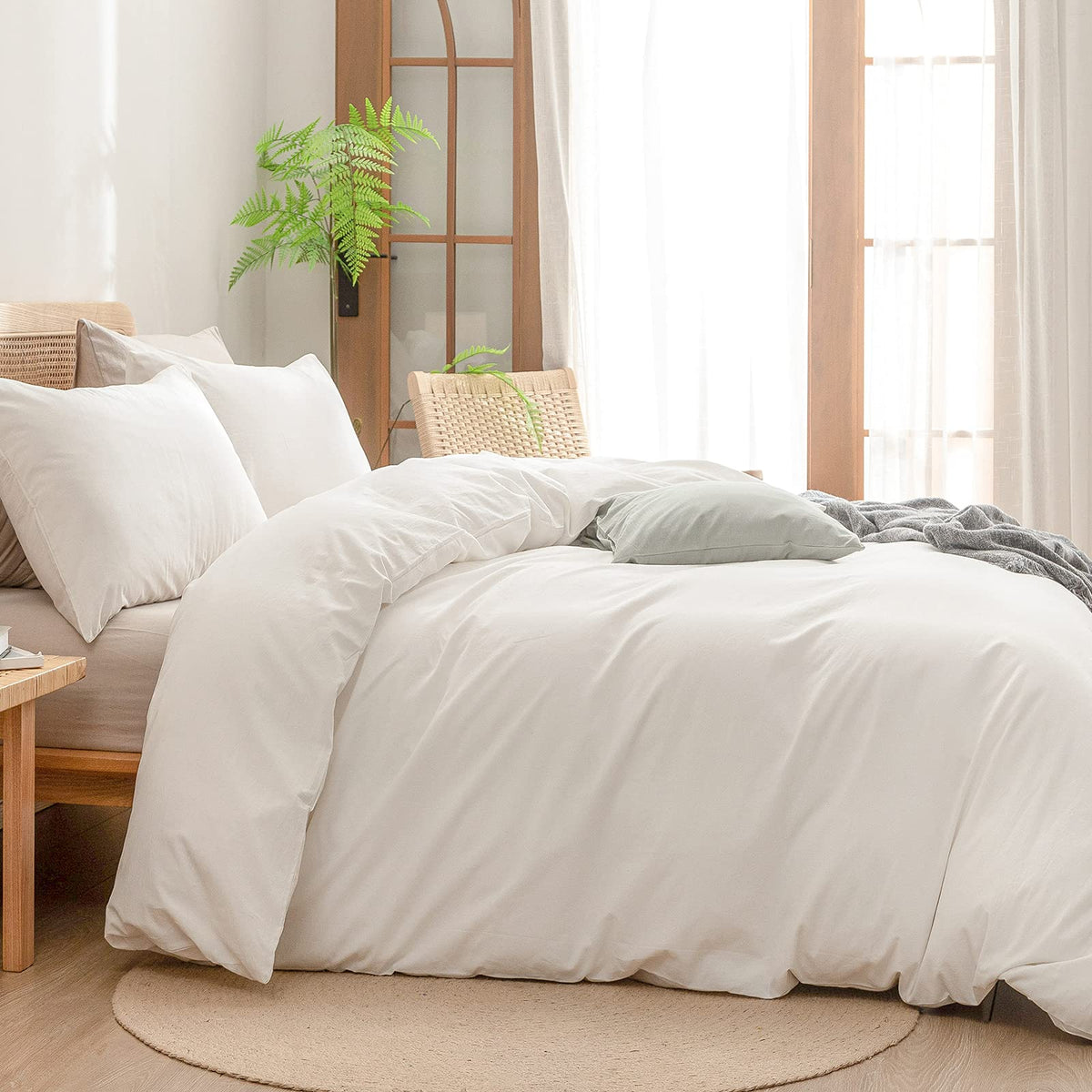 BESTOUCH duvet cover hidden zipper closure secures the insert with ease.