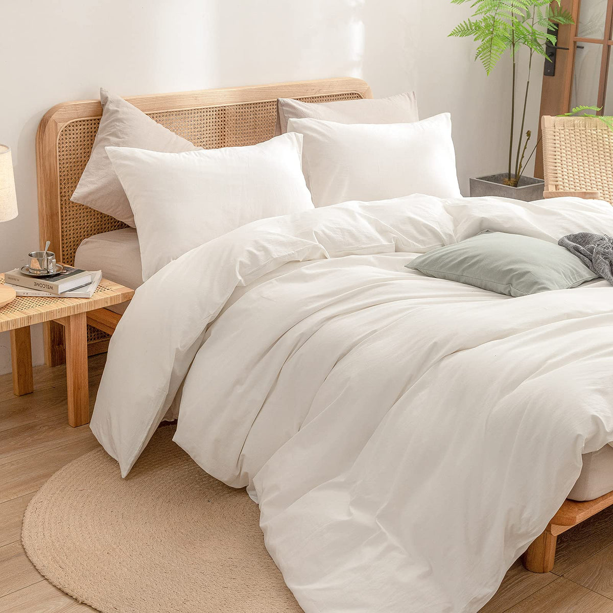 BESTOUCH pillowcases with envelope closures for a neat, tidy look.