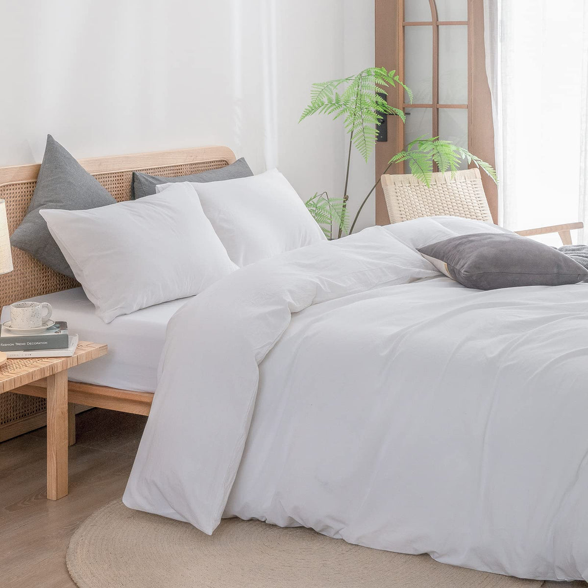 Bestouch queen-size duvet cover showing hidden zipper and interior ties for secure fit