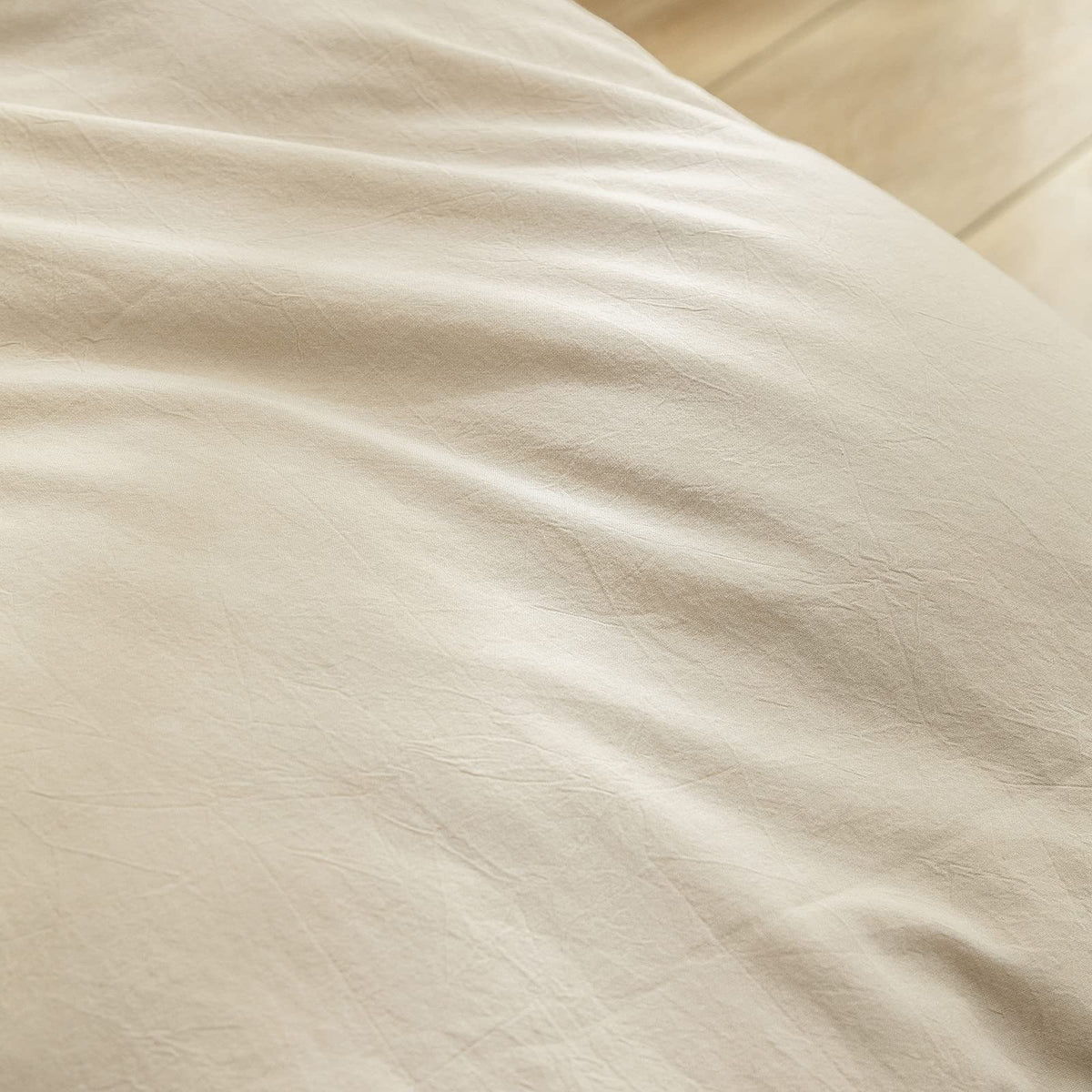 BESTOUCH duvet cover interior ties and hidden zipper keep duvet in place
