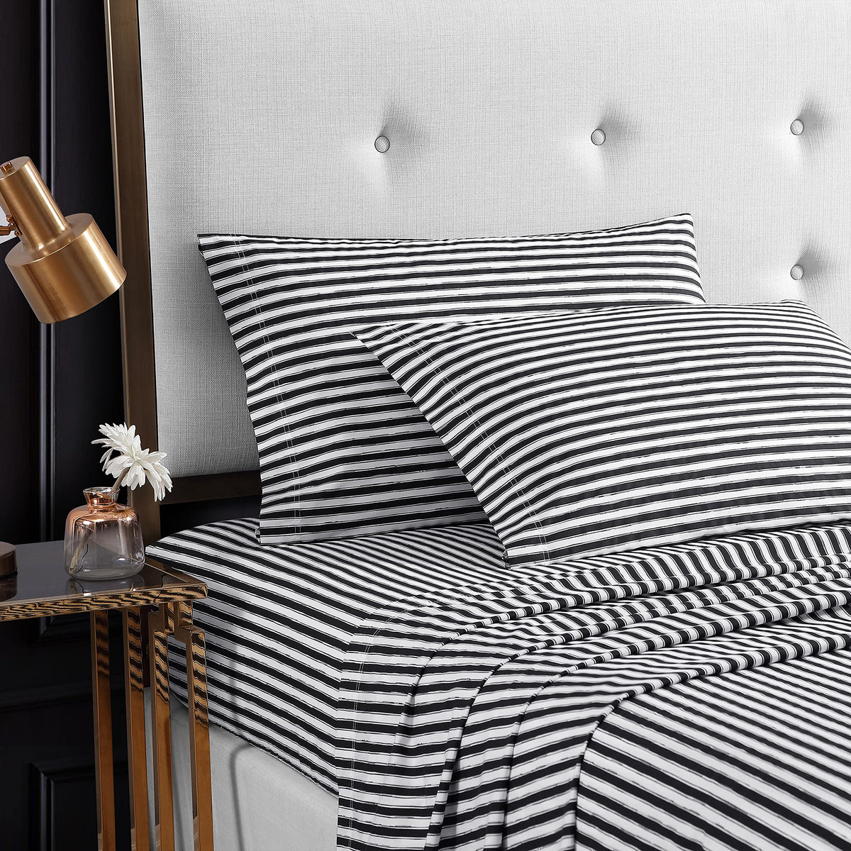 Close-up of the fitted sheet corner showing the deep pocket for a snug fit.