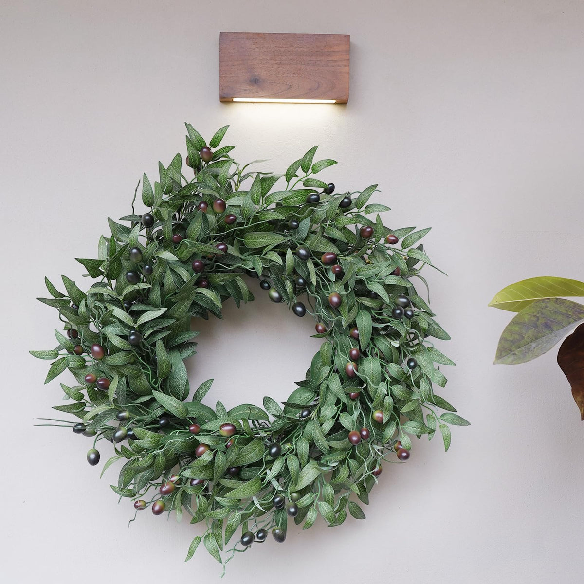 BHHDA Olive Wreath suitable for spring to fall styling.
