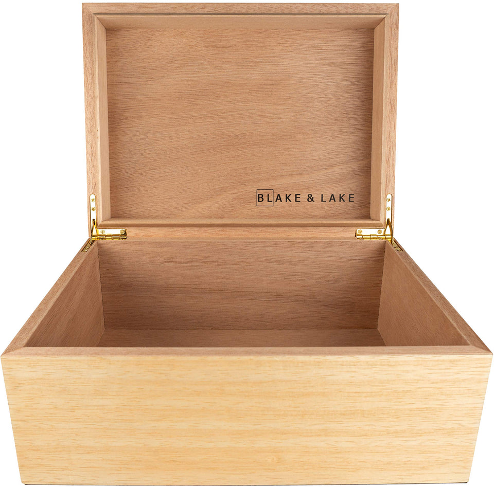 Blake & Lake wooden keepsake box with lid in blonde oak, ideal for storing treasures.