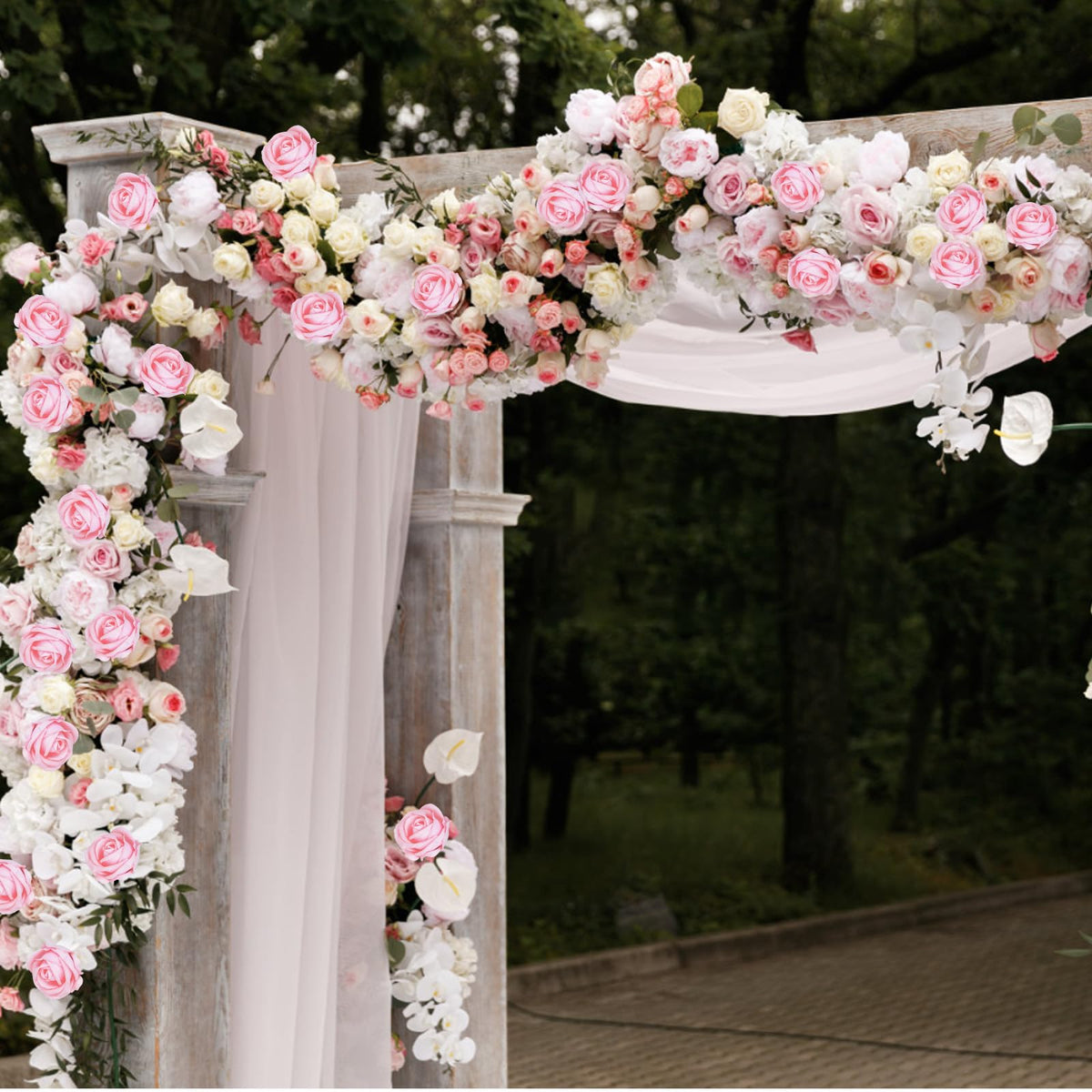 BLEUM CADE pink roses perfect for bridal bouquets and reception decor.