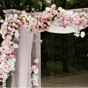 BLEUM CADE pink roses perfect for bridal bouquets and reception decor.