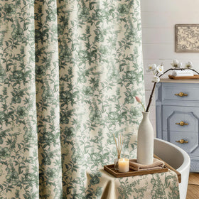 Blgiont vintage cottagecore design creates a warm inviting bathroom atmosphere