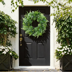 Bloeien wreath suitable for indoor or covered outdoor use year round.