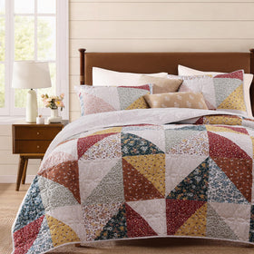 BLOOMHAVEN quilt set with patchwork design adds timeless charm to your bedroom.