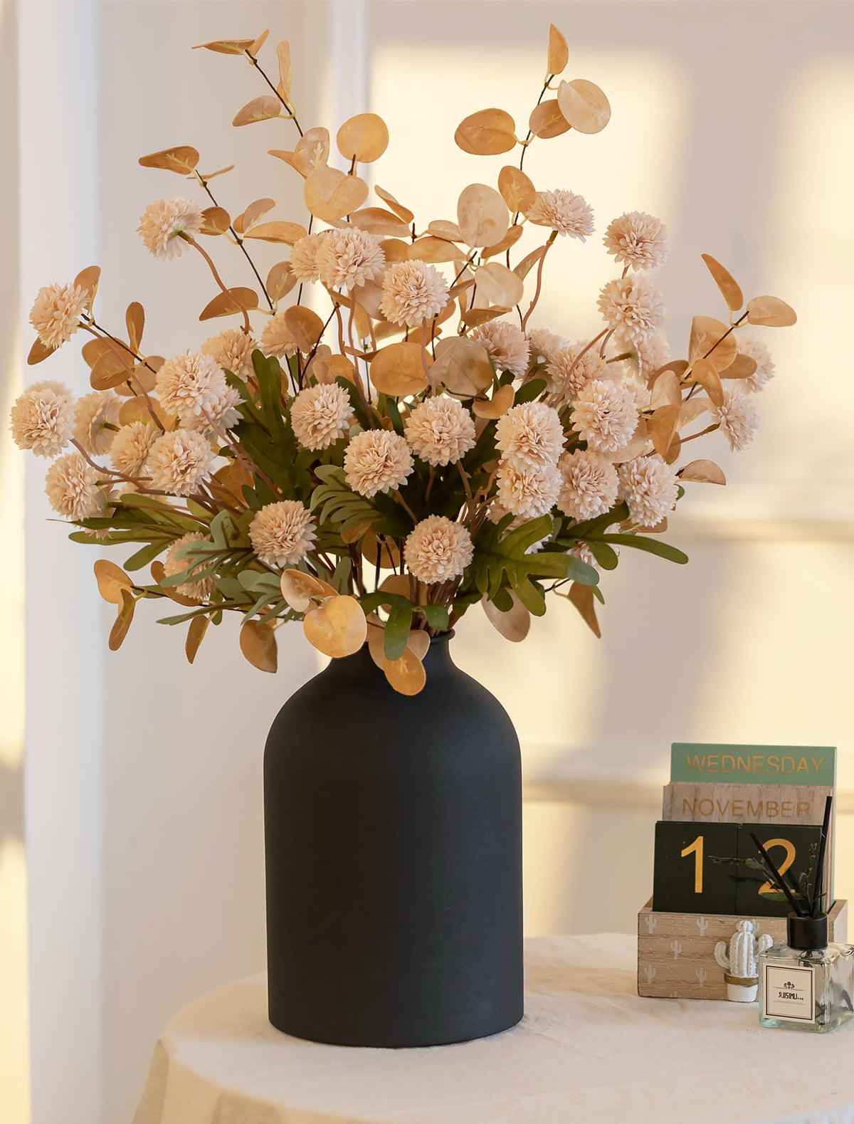 BLOSMON beige flower arrangement adds soft elegance to rooms
