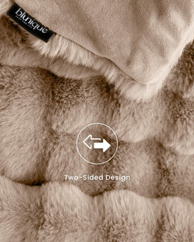 Blunique Cloud-like softness invites relaxation on chilly evenings.