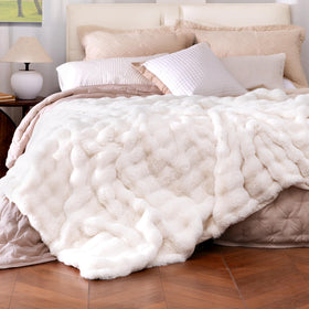 blunique ultra soft cozy throw blanket bubble fur close-up for luxurious warmth