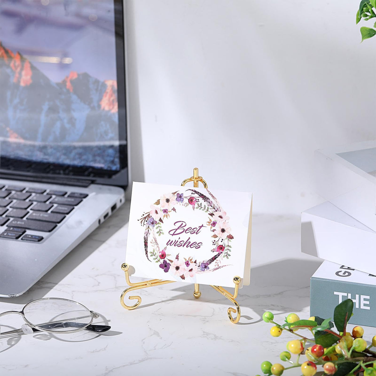 Boao gold easel display stand holds cards or photos on counters