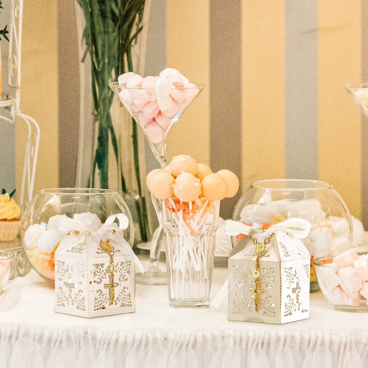 Bonuci versatile packaging ideas for cards, candy, or small gifts.