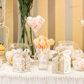 Bonuci versatile packaging ideas for cards, candy, or small gifts.