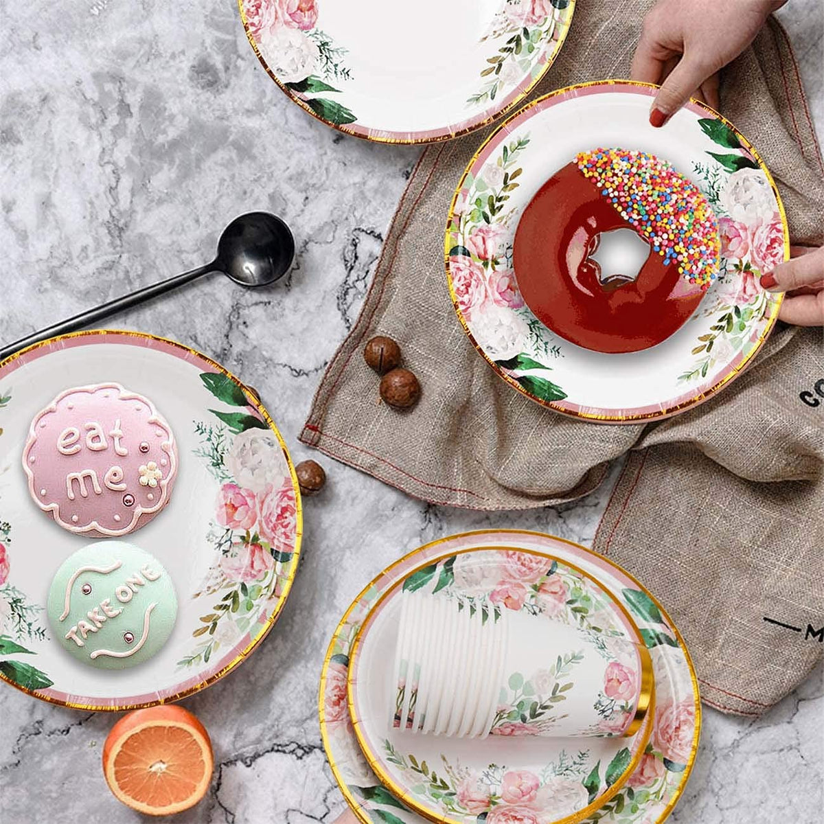 Boosolo floral dessert plates with vintage charm for birthdays and tea parties.