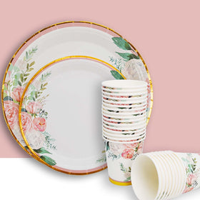 Boosolo floral napkins matching the plates to elevate table decor.