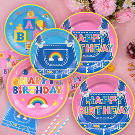 BORAENDEY balloons brighten the scene with vibrant patterns