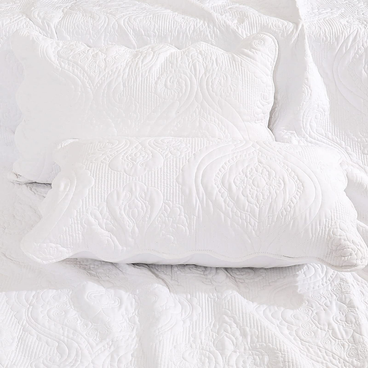 Multi-season BOSOWOS bedroom setup with matching shams
