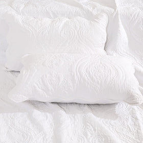 Multi-season BOSOWOS bedroom setup with matching shams