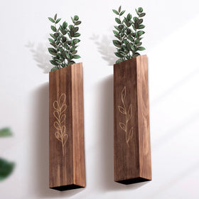 BOTOP wood wall planter suits living room or bedroom setups.
