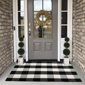 Bottalive Buffalo Plaid Rug front door mat adds timeless curb appeal and welcome warmth