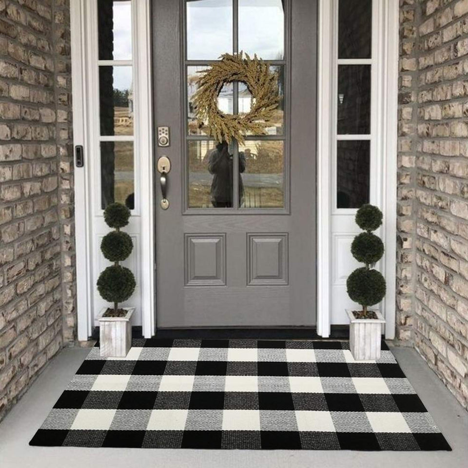 Bottalive Buffalo Plaid Rug front door mat adds timeless curb appeal and welcome warmth