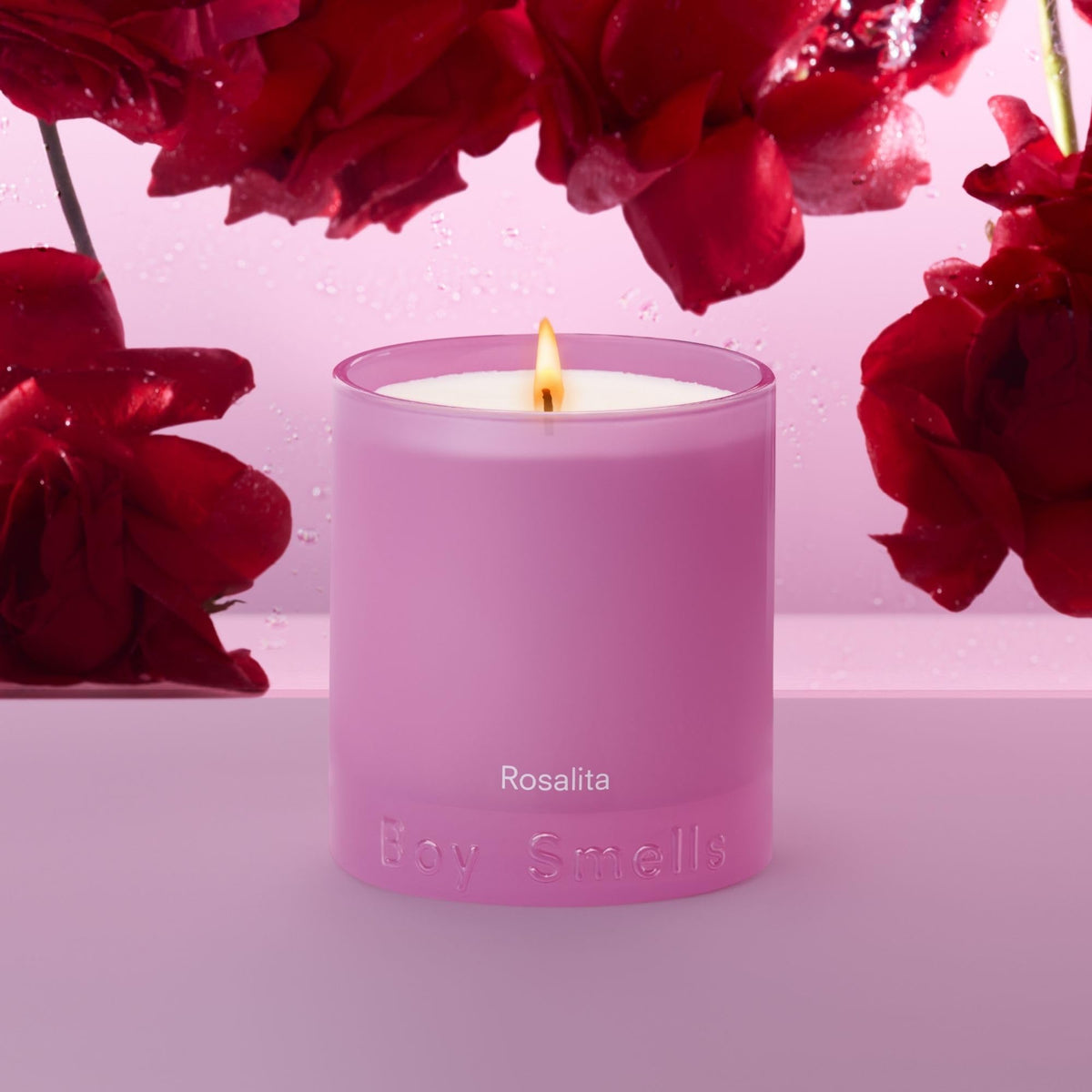 Braided cotton wick ensures clean burn with minimal soot